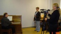 Katariina Lampela ensimmisen opettajansa Esko Jurvelinin 